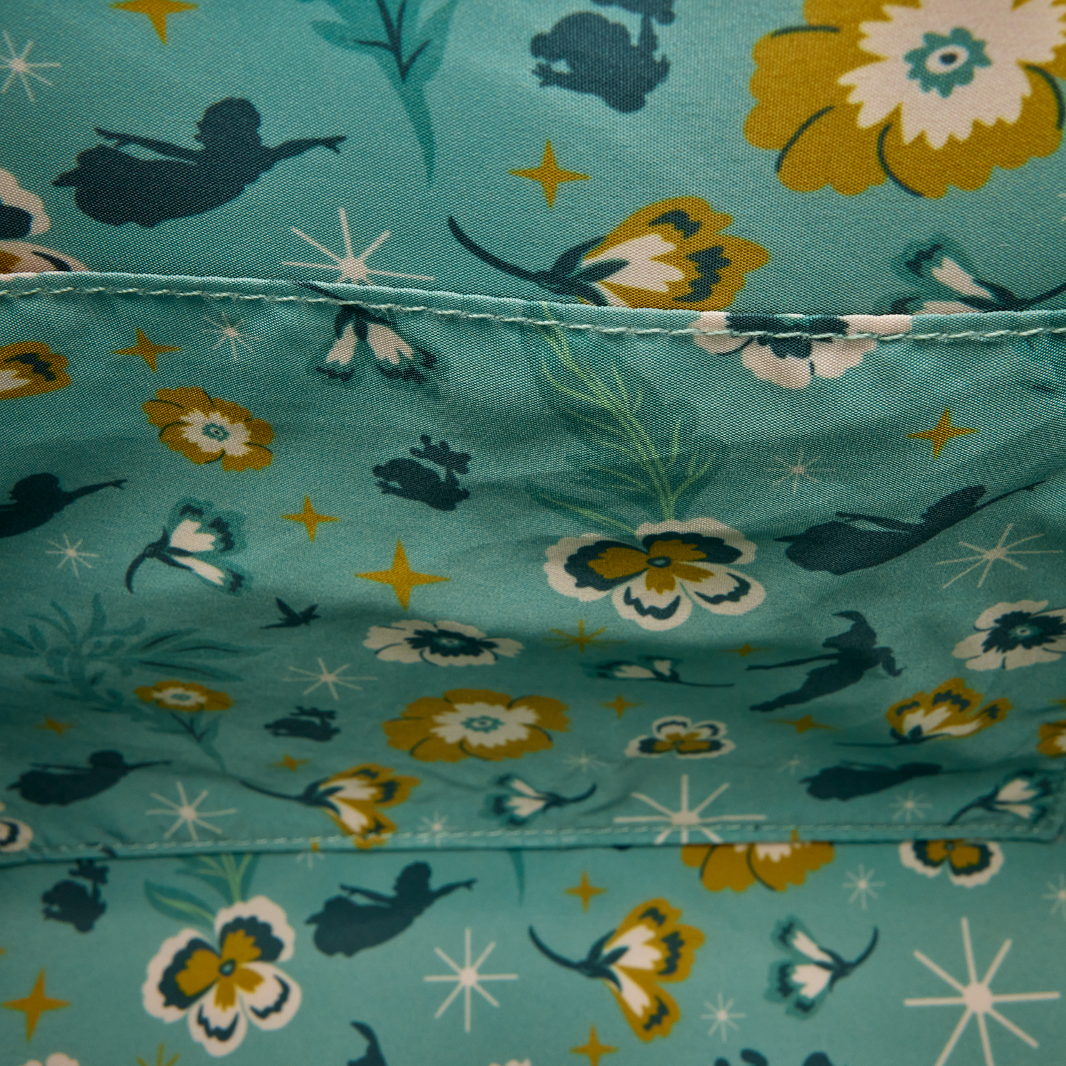 Peter Pan Exclusive Quilted Texture Crossbody Bag - Image 7